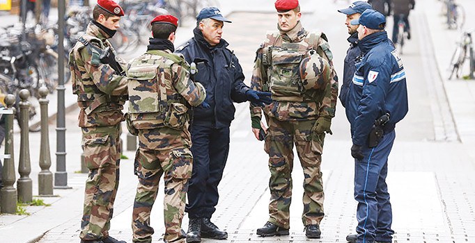 AB askeri güç oluyor