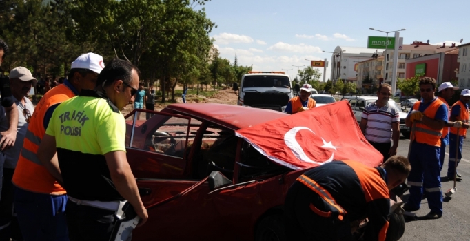 Nevşehir’de iki otomobil TIR'a çarptı: 2 yaralı