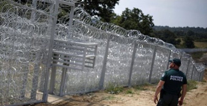 Bulgaristan-Türkiye sınırındaki tel örgü