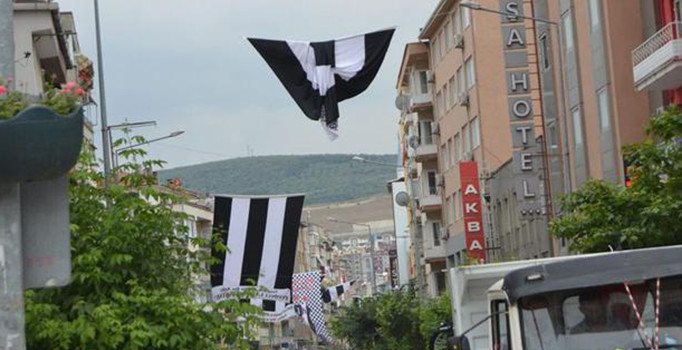 Beşiktaş bayrağı Bursa'yı karıştırdı