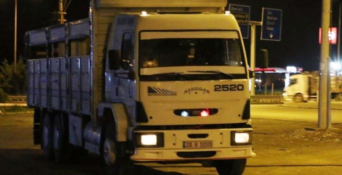 Denizli'de Jeneratörleri vinçle kamyona yükleyip çaldılar