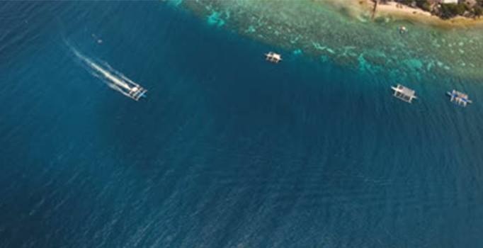 Filipinler açıklarında motorbot devrildi: en az 2 ölü