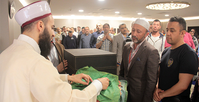 Atatürk Havalimanında Sakal-ı Şerif  ziyareti