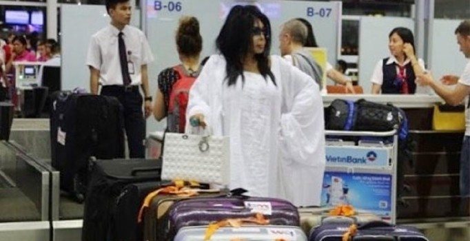 40 bavulla gittiği Mumbai'den 61 bavulla döndü