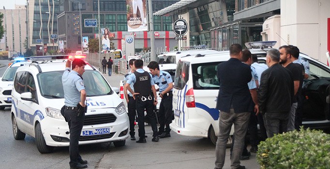Beyoğlu'nda silahlı çatışma: Ölü ve yaralılar var
