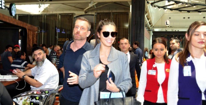 Adriana Lima havalimanına bu sefer erken gitti