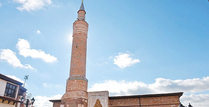 Mustafa Cambaz’ın objektifinden Bizans taşlarıyla örülü aslanlı cami