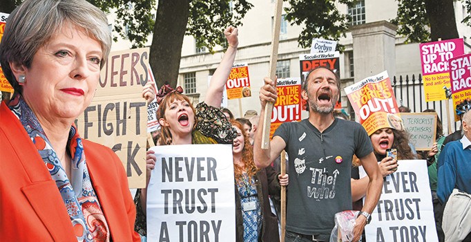 Theresa May köşeye sıkıştı