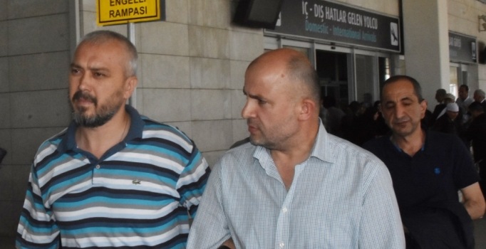 Vatandaşlıktan çıkarılmamak için yurda dönen 2 FETÖ'cü gözaltına alındı