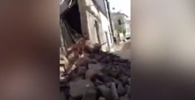 Yunanistan’da binalar yıkıldı | Son dakika haberleri