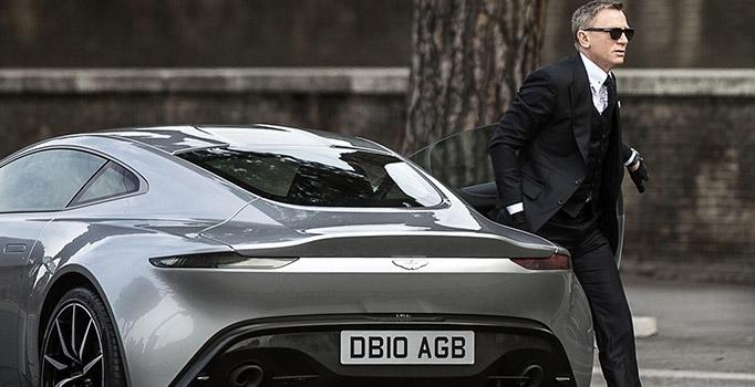 James Bond'un arabası 2,4 milyon sterline satıldı