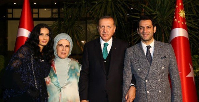 Emine Erdoğan ve Murat Yıldırım arasında samimi sohbet