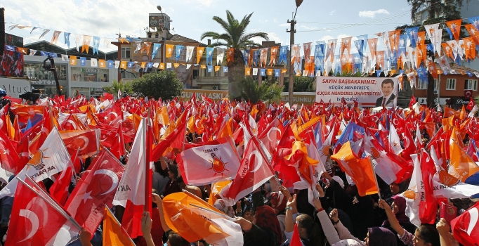 Davutoğlu'nun Adana mitingi öncesi canlı bomba alarmı!