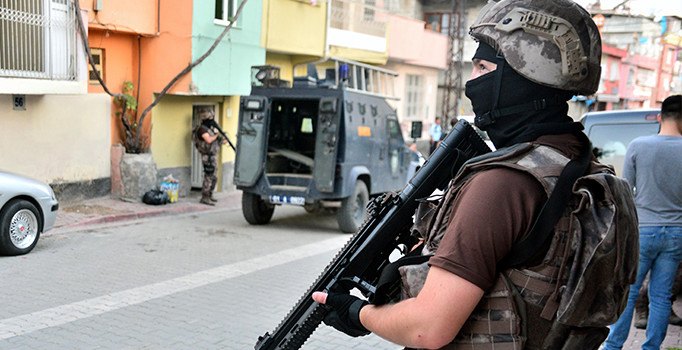 Adana'da terör örgütü PKK operasyonu: 14 gözaltı