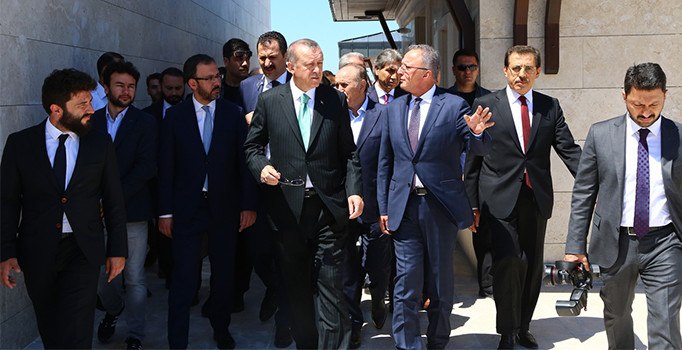 Erdoğan mezun olduğu İstanbul İmam Hatip Lisesi inşaatında inceleme yaptı