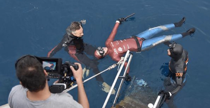 Dünya rekortmeni Şahika Ercümen rekor denemesinde fenalaştı