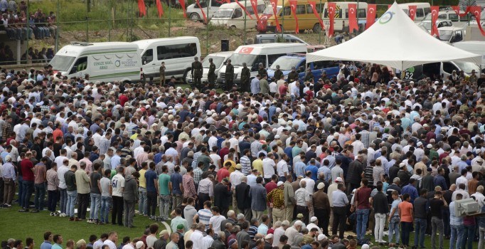 Ordu'da şehit Uzman Çavuş Tiken'i 10 bin kişi uğurladı