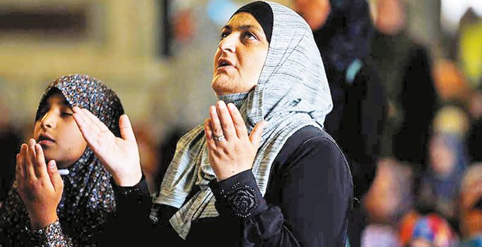 Doç. Dr. Niyazi Beki yazdı: Kabirdeki evliya insana yardım edebilir mi?