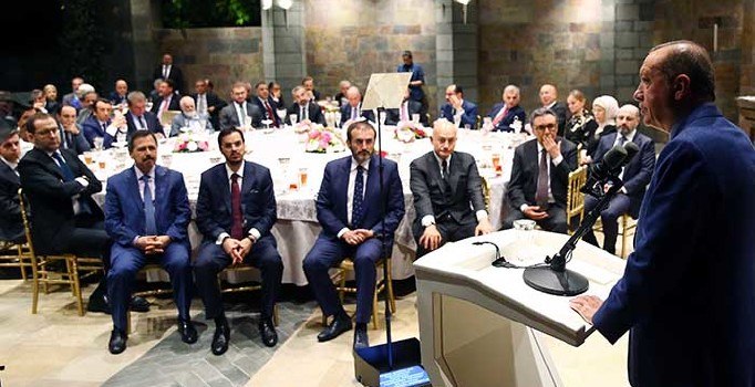 Cumhurbaşkanı Erdoğan medya patronları ve gazetecilere iftar verdi
