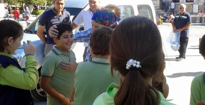 Fatma Girik merhum Ün 
için hayır yemeği dağıttı