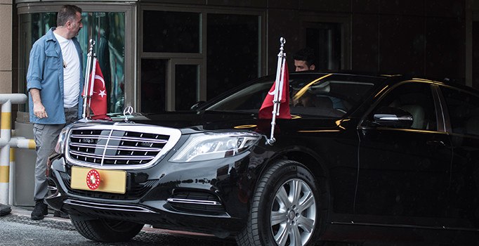 Cumhurbaşkanı Erdoğan, İstanbul Emniyet Müdürü Çalışkan’ı hastanede ziyaret etti