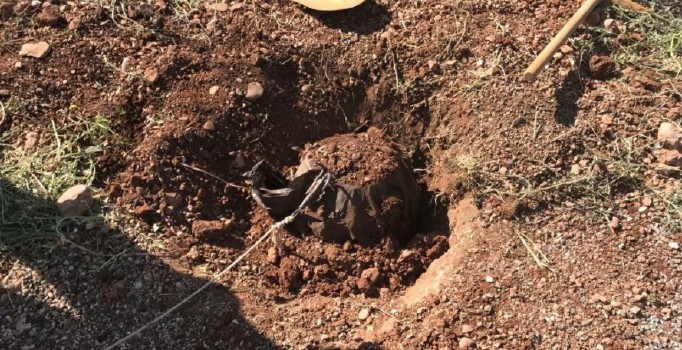 PKK'nın kullandığı mağarada takım elbise bulundu | Diyarbakır haberleri