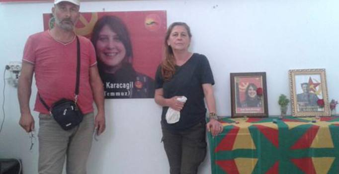 Rakka'da öldürülen kırmızı fularlı teröristin anne ve babasına havalimanında gözaltı