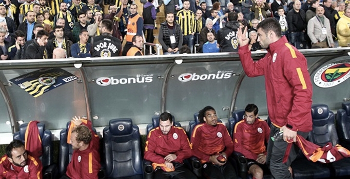 Burak Yılmaz'dan Fenerbahçe tribünlerine 4 yıldız göndermesi