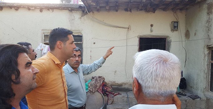 Diyarbakır'da evi yanan aileye belediye sahip çıktı