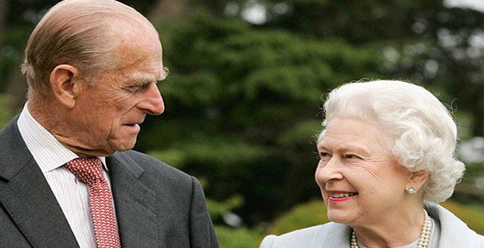 İngiltere Prensi Philip hastaneye kaldırıldı