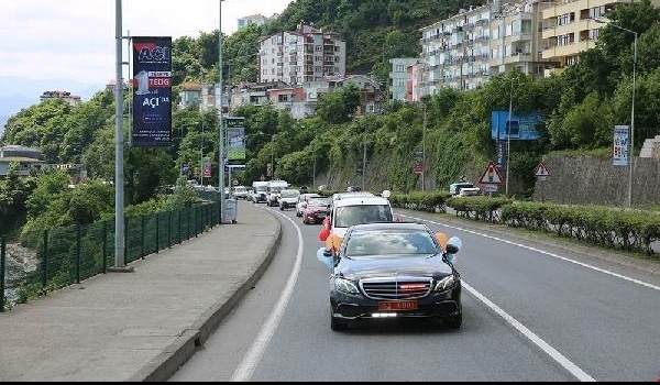 Ordu Valisi İrfan Balkanlıoğlu makam aracını sünnet çocuklarına verdi