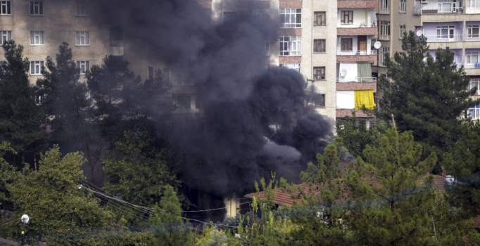 Diyarbakır'da iki polisi IŞİD'li canlı bomba şehit etmiş