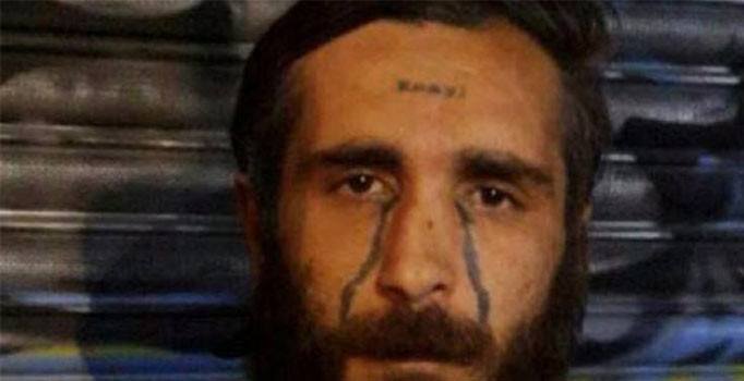 'Enayi' dövmeli adam moda tasarım öğretmeni çıktı