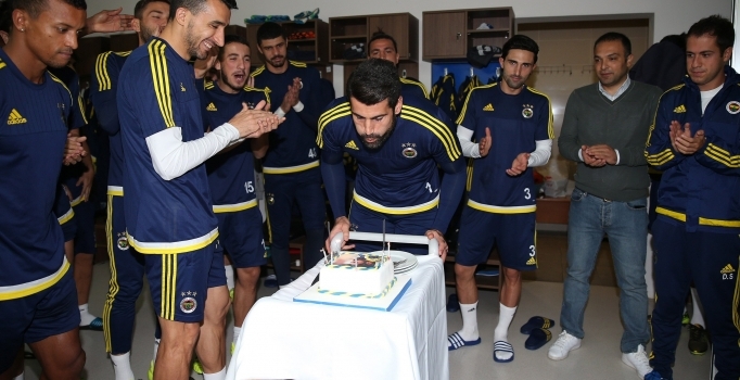 Volkan Demirel'e sürpriz doğum günü kutlaması