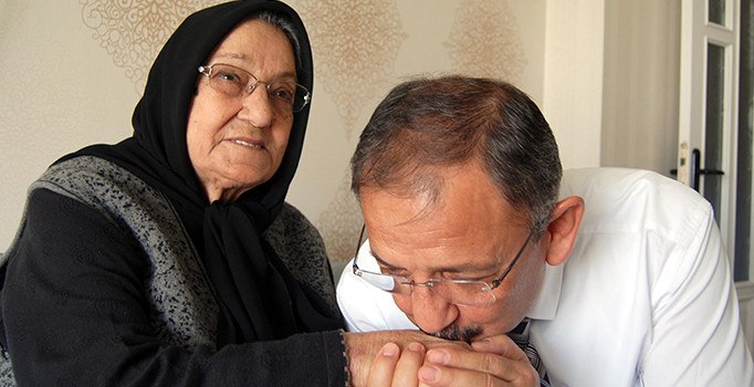 Bakan Özhaseki'nin annesi vefat etti