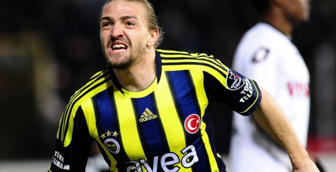 Fenerbahçeli futbolcu Caner Erkin kaç ay forma giyemeyecek?