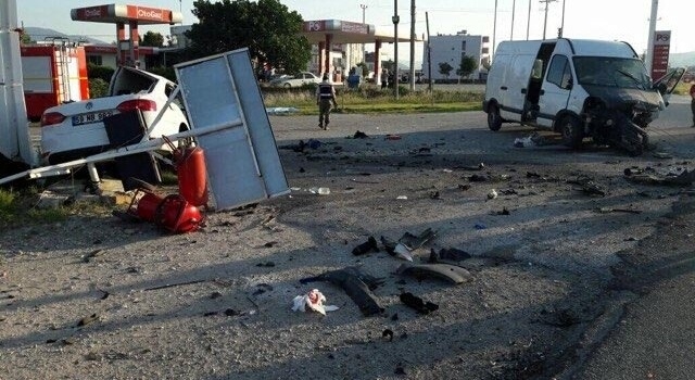 Manisa Kırkağaç'ta kaza: 1 ölü, 4 yaralı