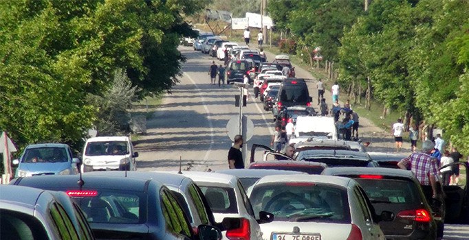 Çanakkale'de 5 kilometrelik feribot kuyruğu