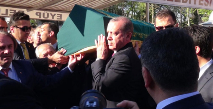 Erdoğan tabuta omuz verdi