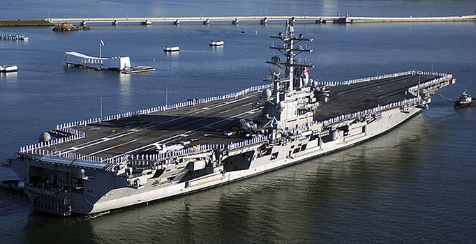 Rus uçakları ABD uçak gemisinin yakınında uçtu