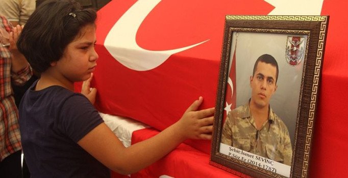 Hatay bayramda şehidini uğurladı
