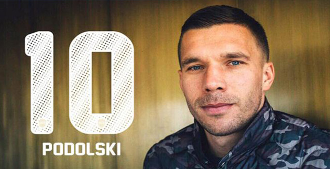 Podolski, Vissel Kobe formasını giydi