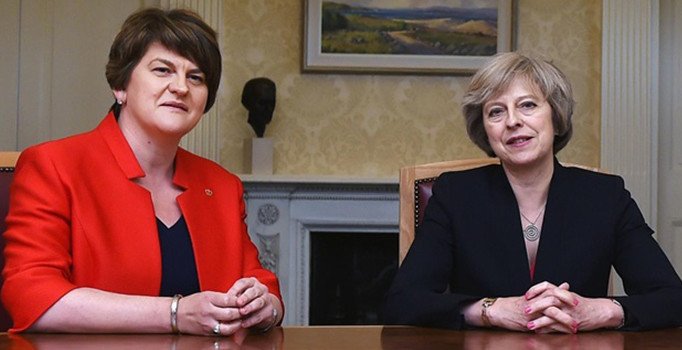 DUP liderinden May hükümetine tam destek