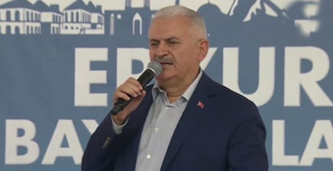 Başbakan Yıldırım'dan Kılıçdaroğlu'na yürüyüş uyarısı: FETÖ'cüler ayakta alkışlıyor