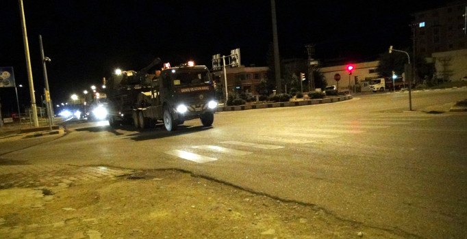 Kilis'te, Suriye sınırına obüs sevkiyatı