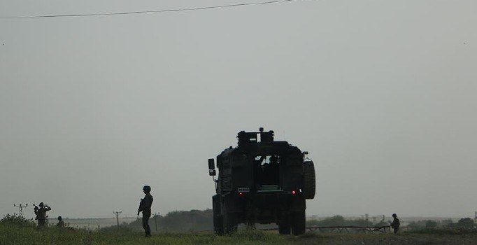 Üs bölgesine yemek götüren araca saldırı: 3 asker şehit