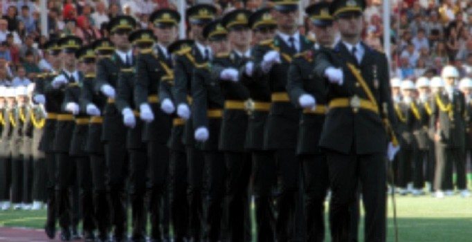 TSK'dan binlerce askere FETÖ incelemesi
