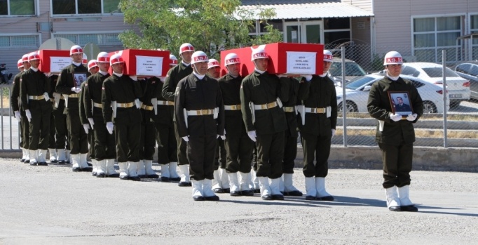 Şırnak'ta 3 şehit için uğurlama töreni  düzenlendi