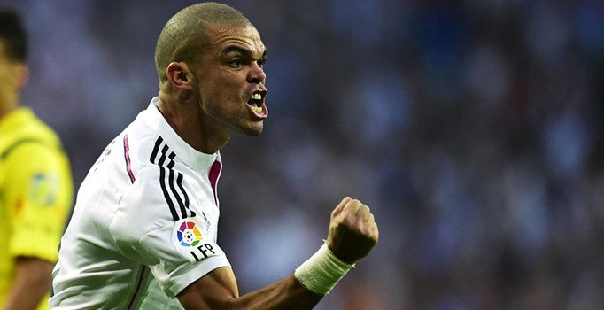 Beşiktaş'ın ısrarla istediği Pepe'ye PSG talip oldu