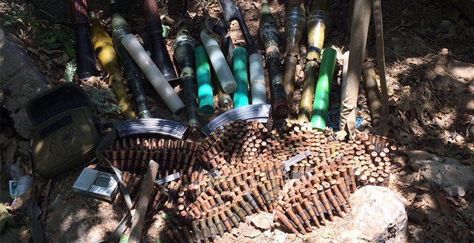 Hakkari’de PKK’ya ait sığınakta çok sayıda silah ve mühimmat ele geçirildi